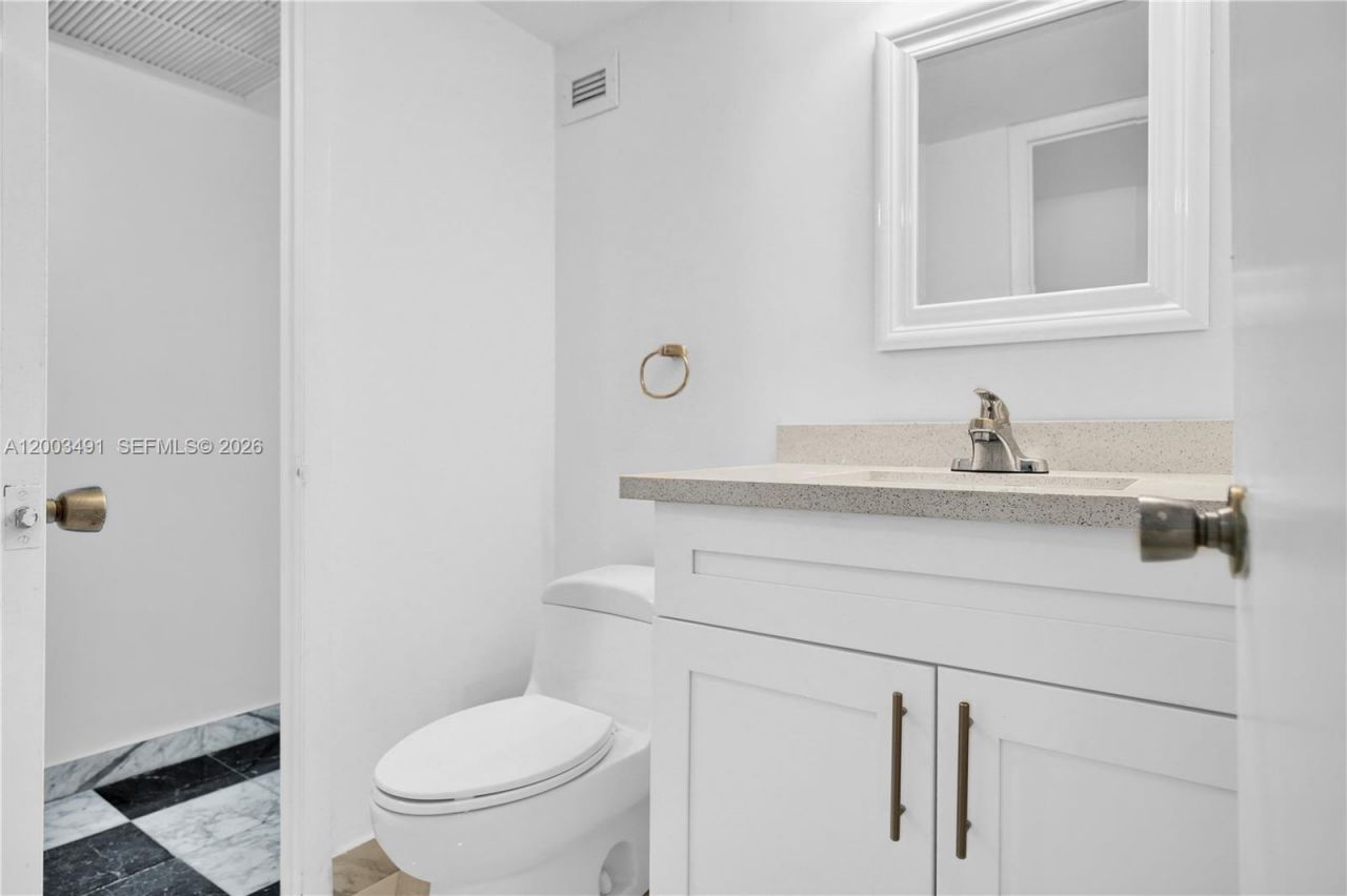 5555 Collins Ave , Unit 3C, Miami Beach, FL 33140 Photo