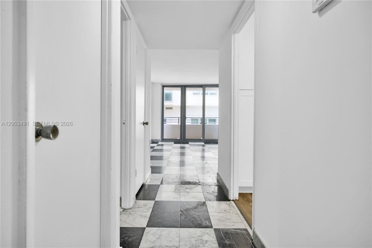 5555 Collins Ave , Unit 3C, Miami Beach, FL 33140 Photo