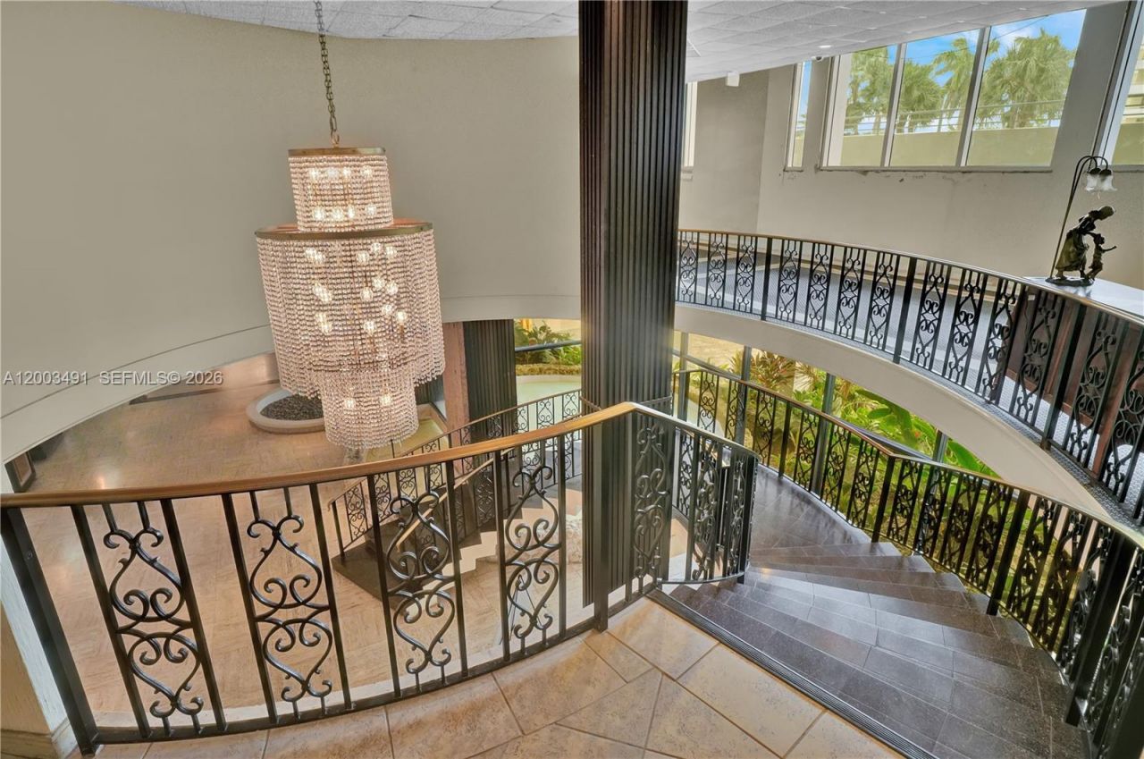 5555 Collins Ave , Unit 3C, Miami Beach, FL 33140 Photo