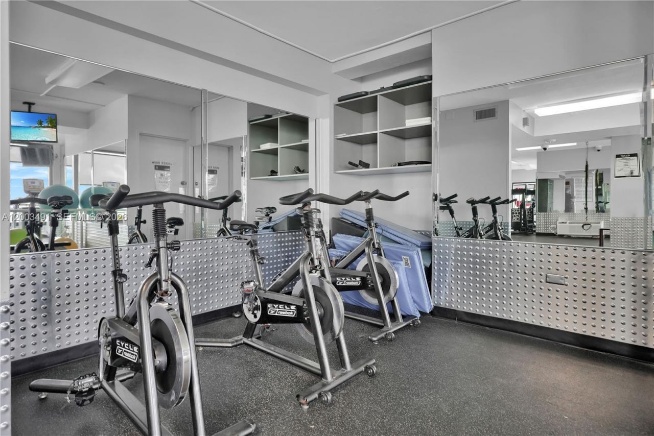 5555 Collins Ave , Unit 3C, Miami Beach, FL 33140 Photo