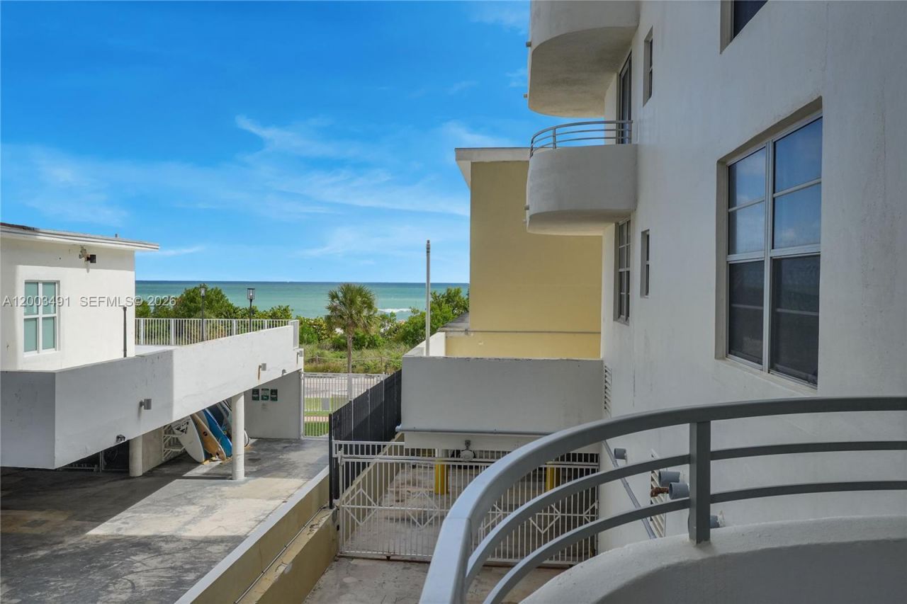 5555 Collins Ave , Unit 3C, Miami Beach, FL 33140 Photo