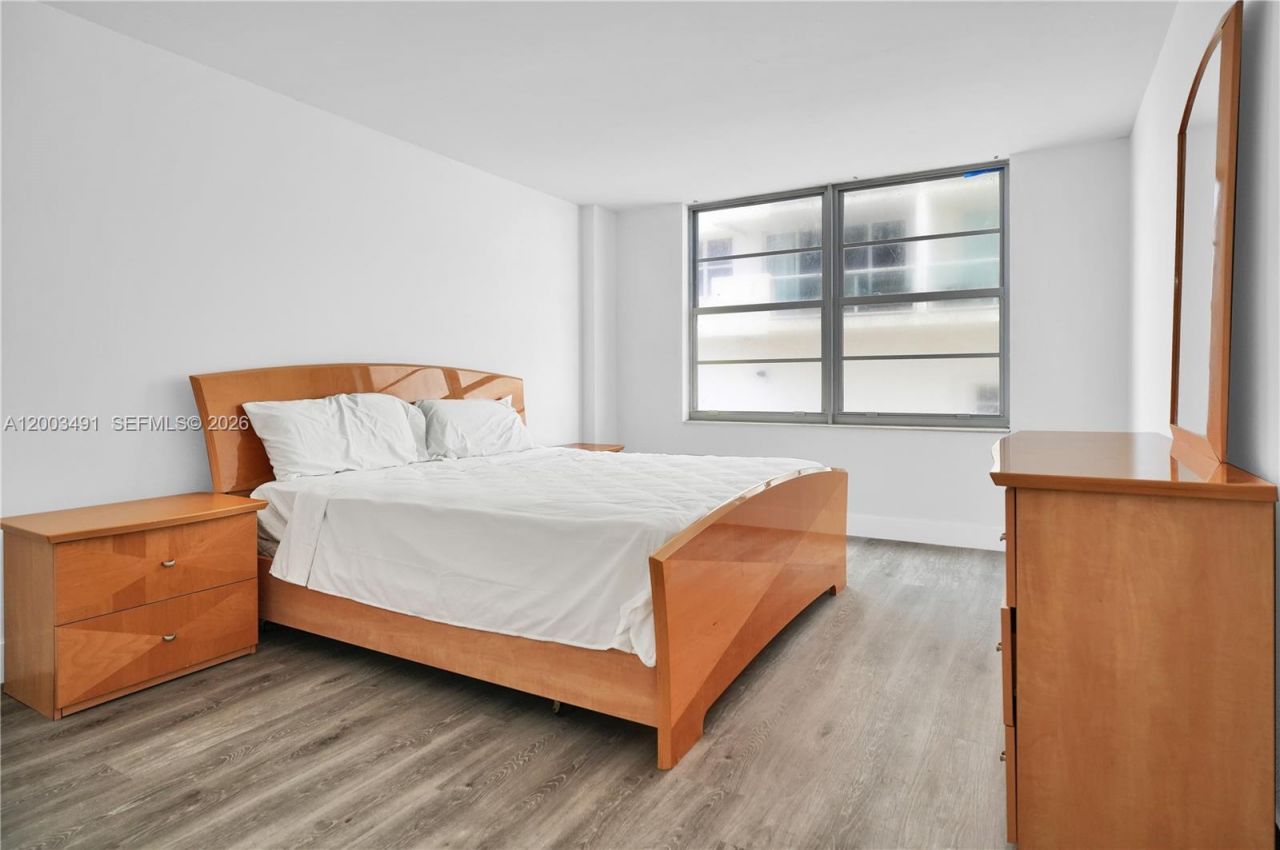 5555 Collins Ave , Unit 3C, Miami Beach, FL 33140 Photo