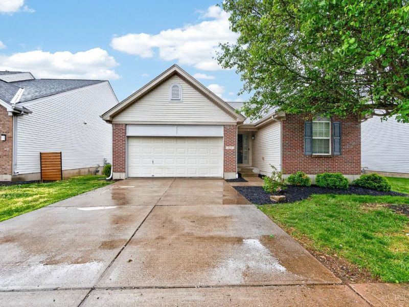 325 Easton Manor Drive, Monroe, OH 45050 Photo 2