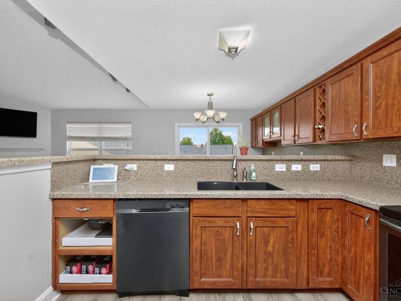 325 Easton Manor Drive, Monroe, OH 45050 Photo 9