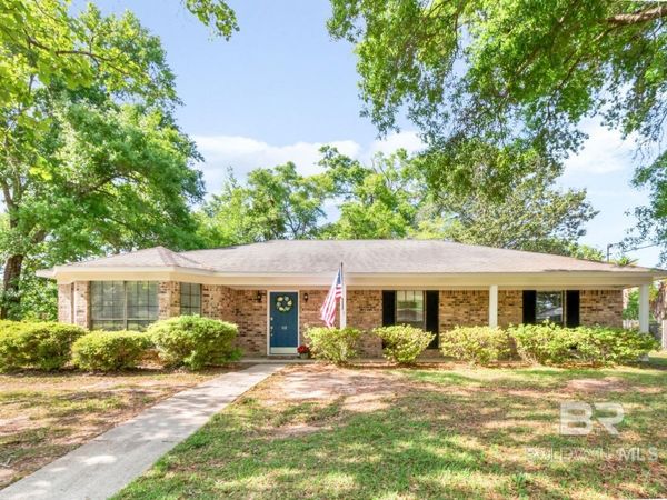 112 Baratara Drive, Chickasaw, AL 36611