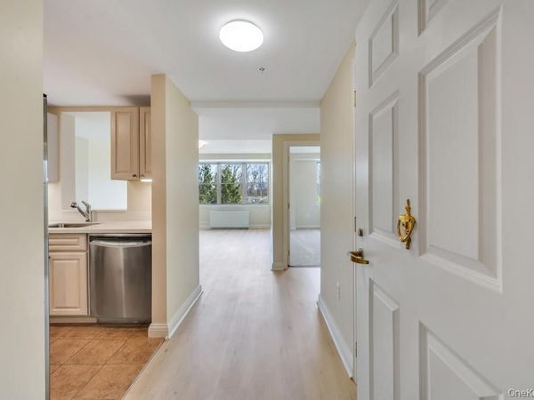 300 E Overlook, Unit 240, Port Washington, NY 11050