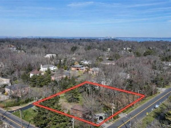 367A E Shore Road , Great Neck, NY 11023