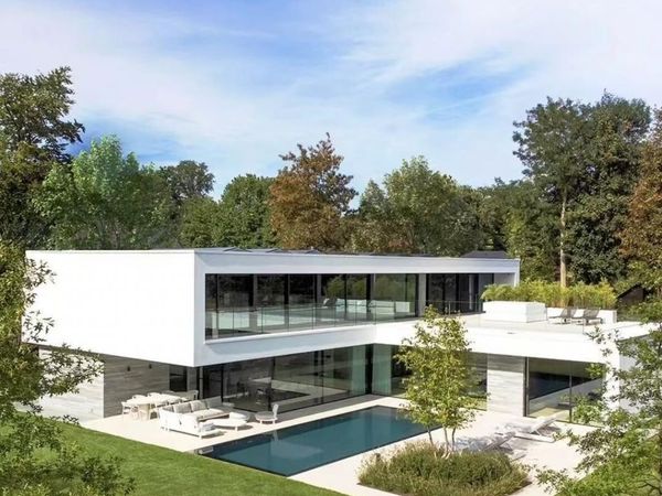 355A E Shore Road , Great Neck, NY 11023