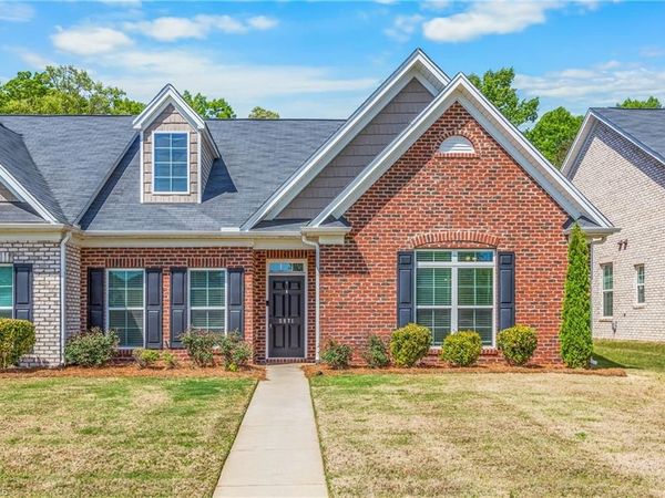 5871 Crestlawn Court, Pfafftown, NC 27040