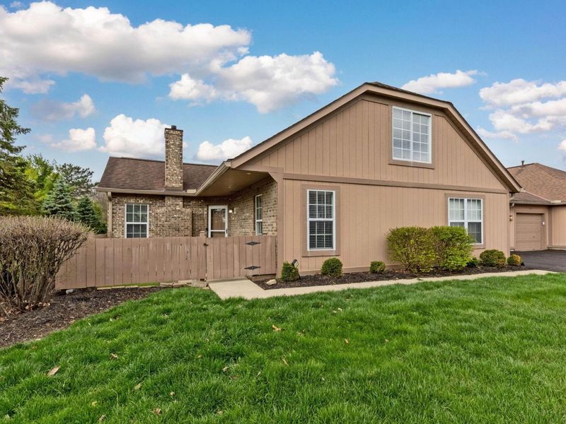 2461 Timbers Edge Lane, Columbus, OH 43235 Photo 4