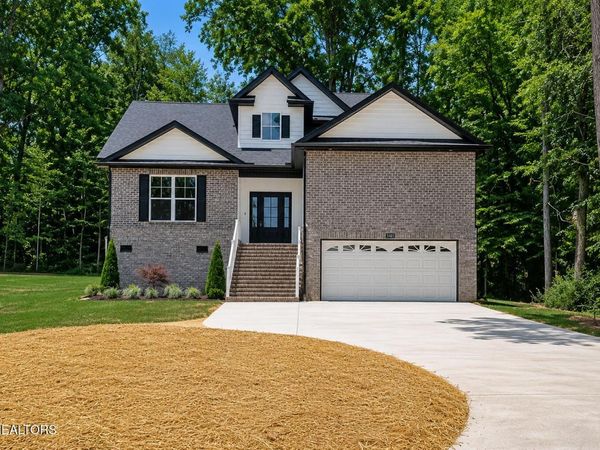 3185 Fairoaks Drive, Maryville, TN 37803