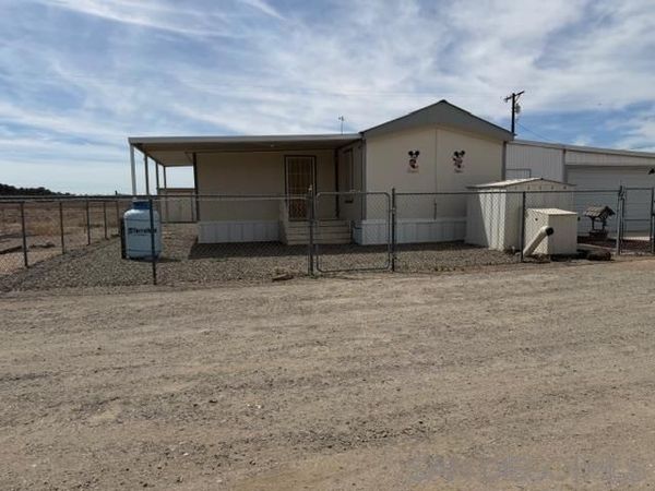 1405 York Road, Imperial, CA 92283