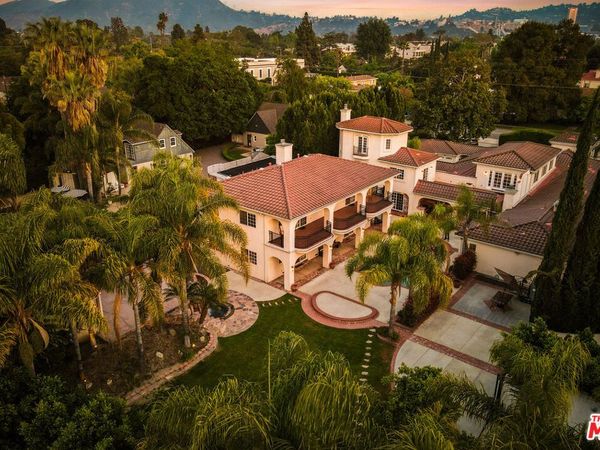 10655 Camarillo Street , Toluca Lake, CA 91602