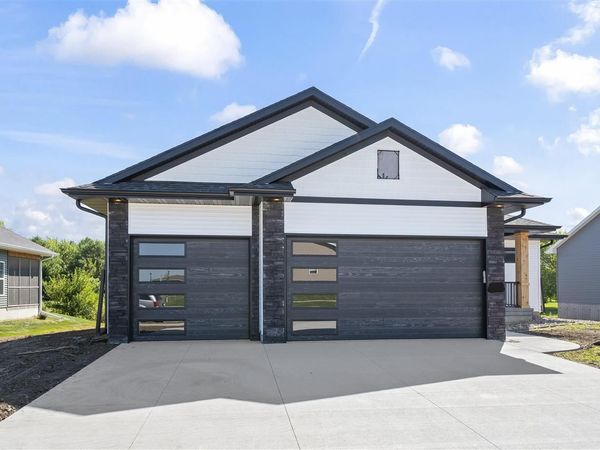 1550 Parker Ct, North Liberty, IA 52317