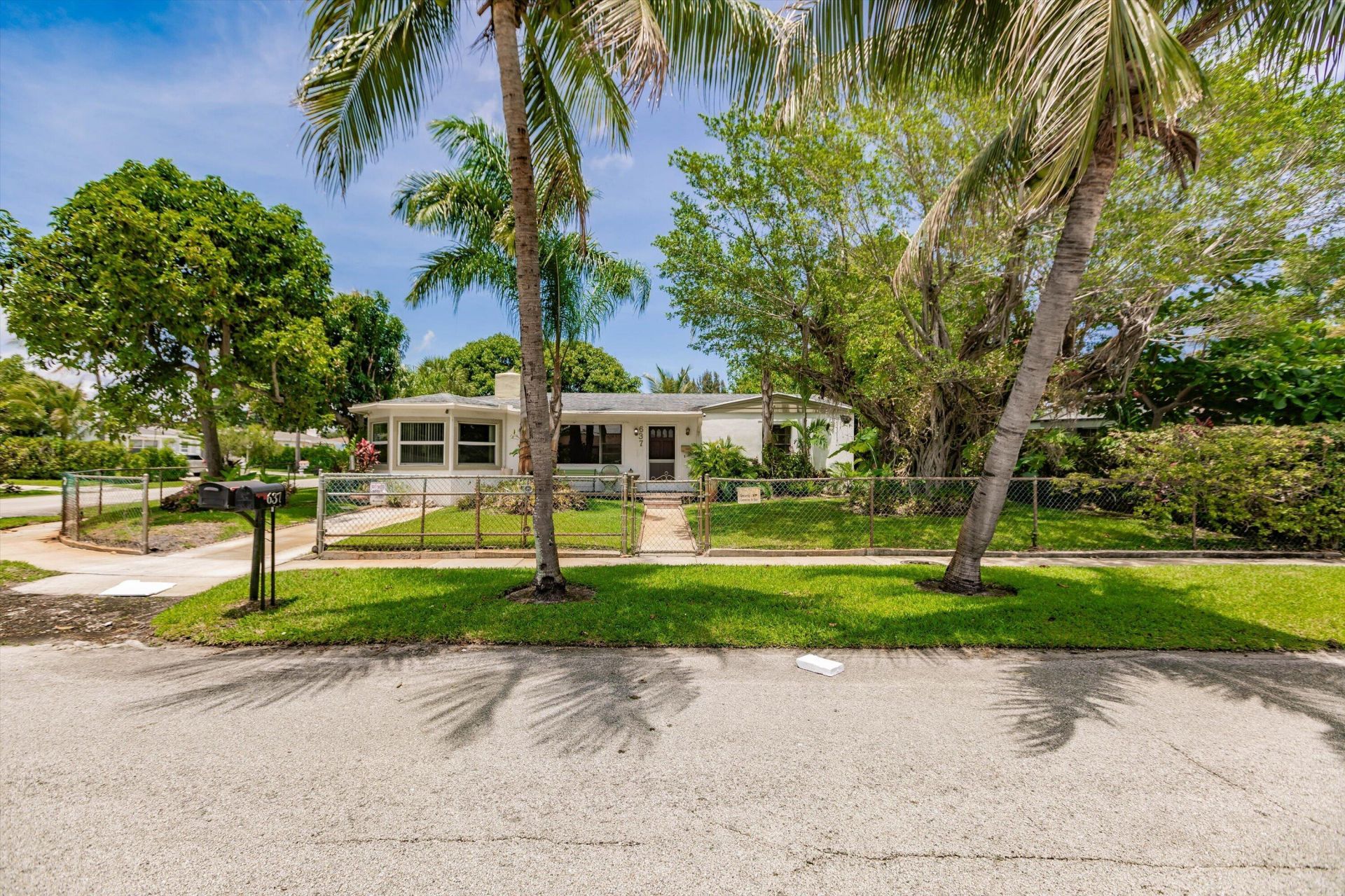 637 Troy Boulevard, West Palm Beach, FL 33409 Main Photo