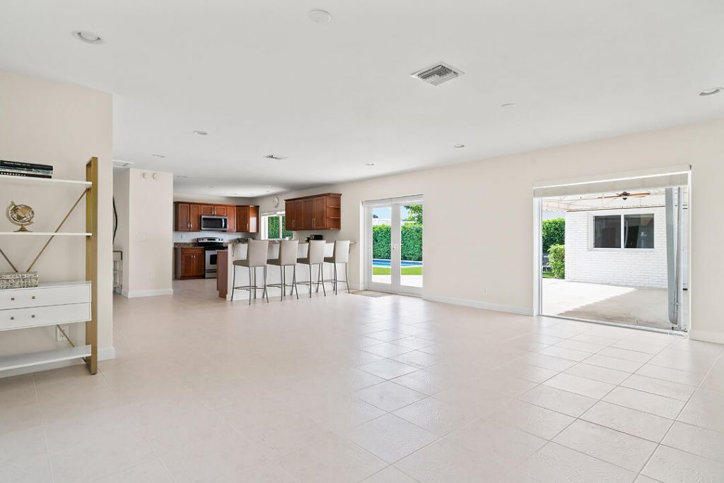 260 E Lakewood Road, West Palm Beach, FL 33405 Photo