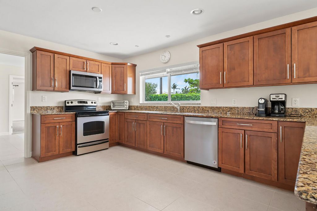 260 E Lakewood Road, West Palm Beach, FL 33405 Photo