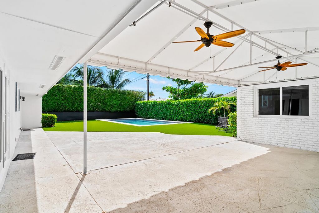 260 E Lakewood Road, West Palm Beach, FL 33405 Photo