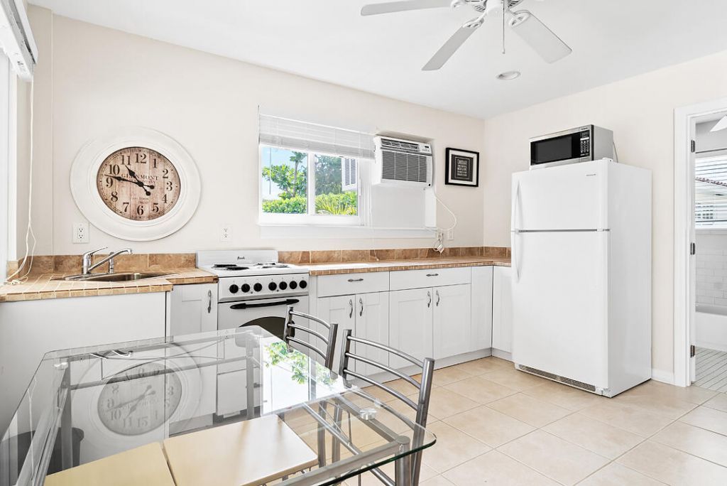260 E Lakewood Road, West Palm Beach, FL 33405 Photo