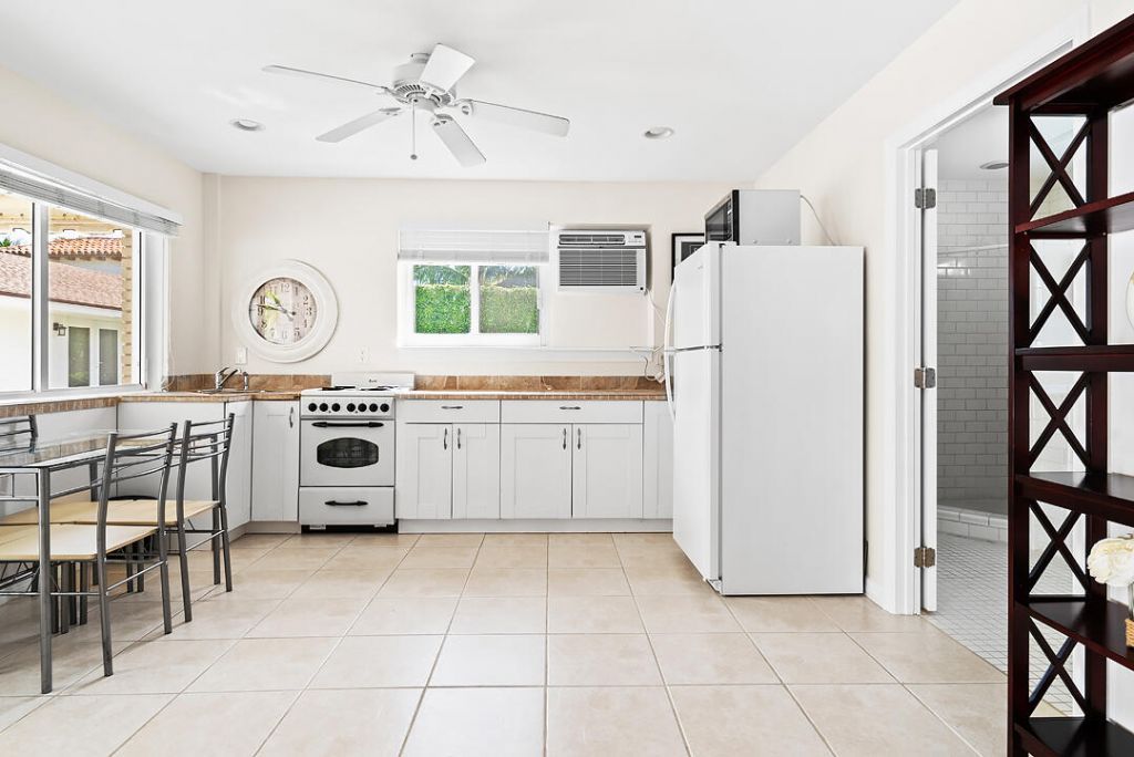 260 E Lakewood Road, West Palm Beach, FL 33405 Photo
