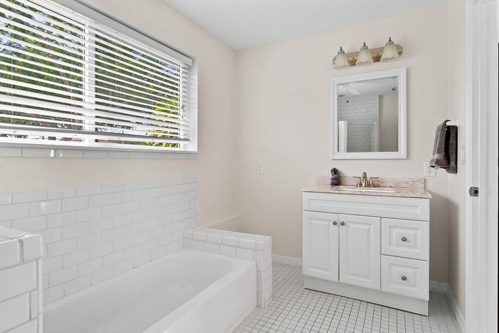 260 E Lakewood Road, West Palm Beach, FL 33405 Photo