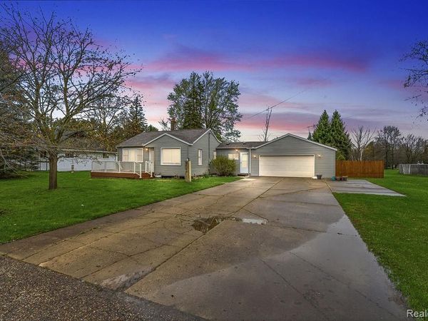 5101 Kendall Drive, Burton, MI 48509