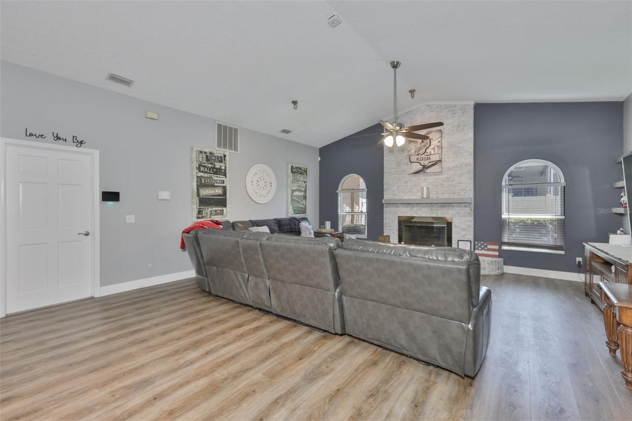 3931 Appletree Drive, Valrico, FL 33594 Photo