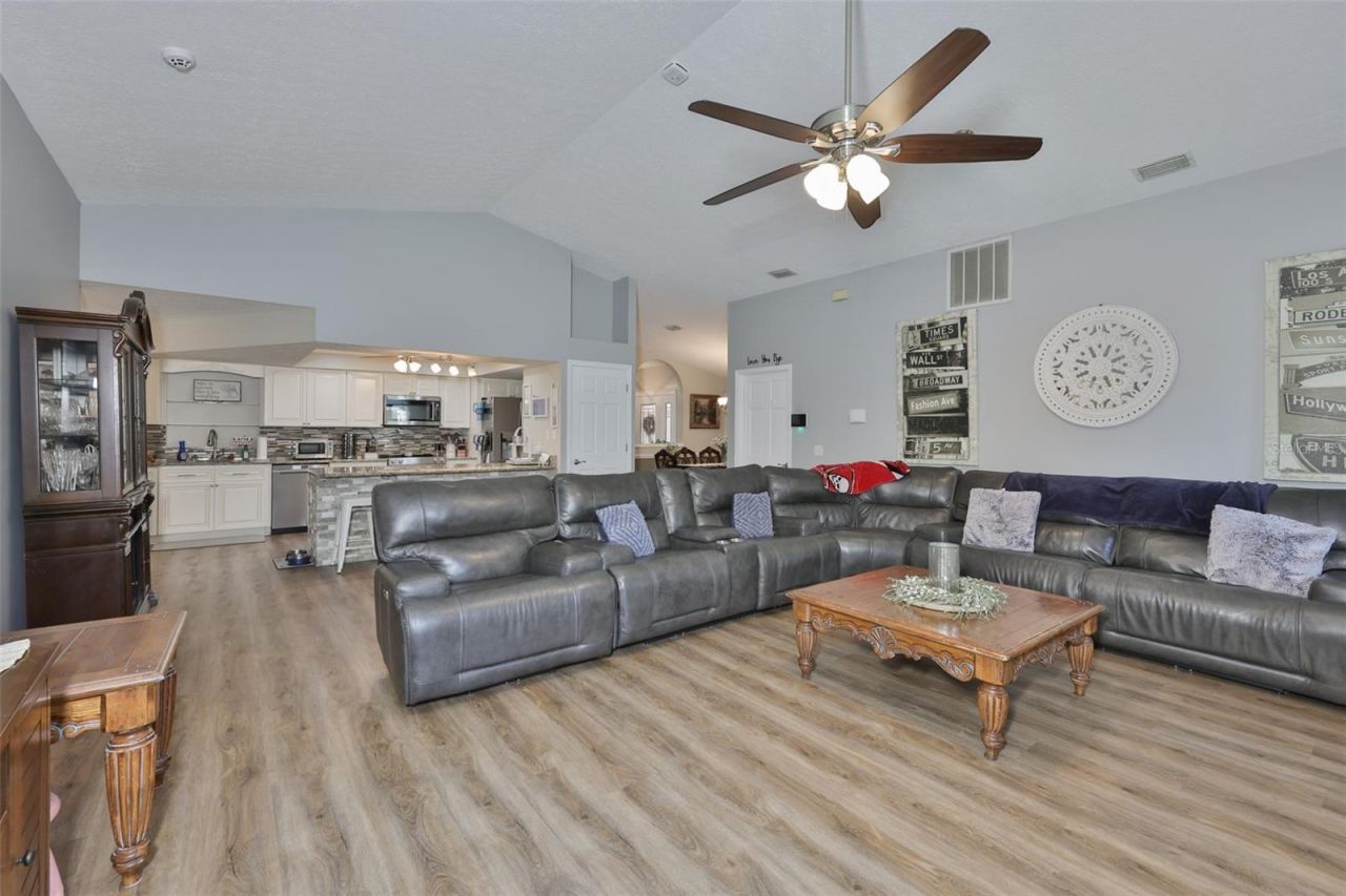 3931 Appletree Drive, Valrico, FL 33594 Photo