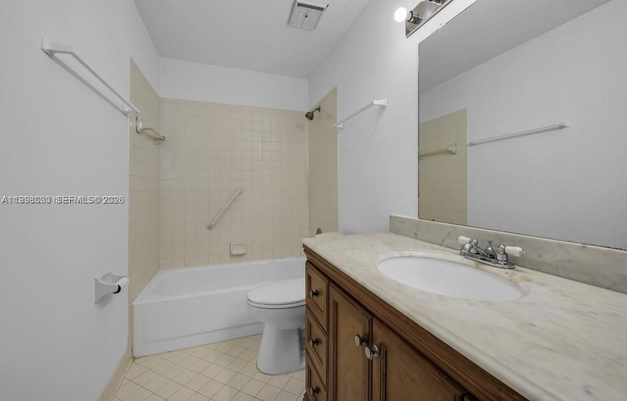 3453 NW 44th St , Unit 104, Oakland Park, FL 33309 Photo