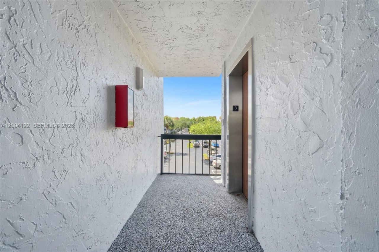 3190 Holiday Springs Blvd, Unit 4-306, Margate, FL 33063 Photo