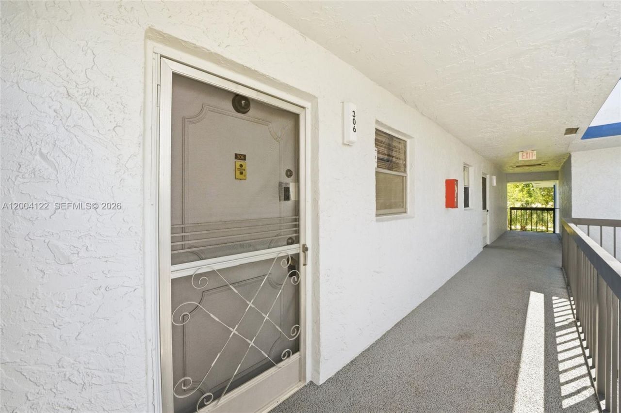 3190 Holiday Springs Blvd, Unit 4-306, Margate, FL 33063 Photo