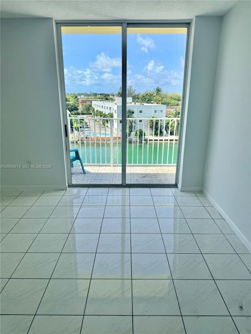 80 S Shore Dr, Unit 505, Miami Beach, FL 33141 Photo