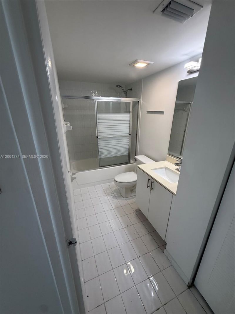 80 S Shore Dr, Unit 505, Miami Beach, FL 33141 Photo
