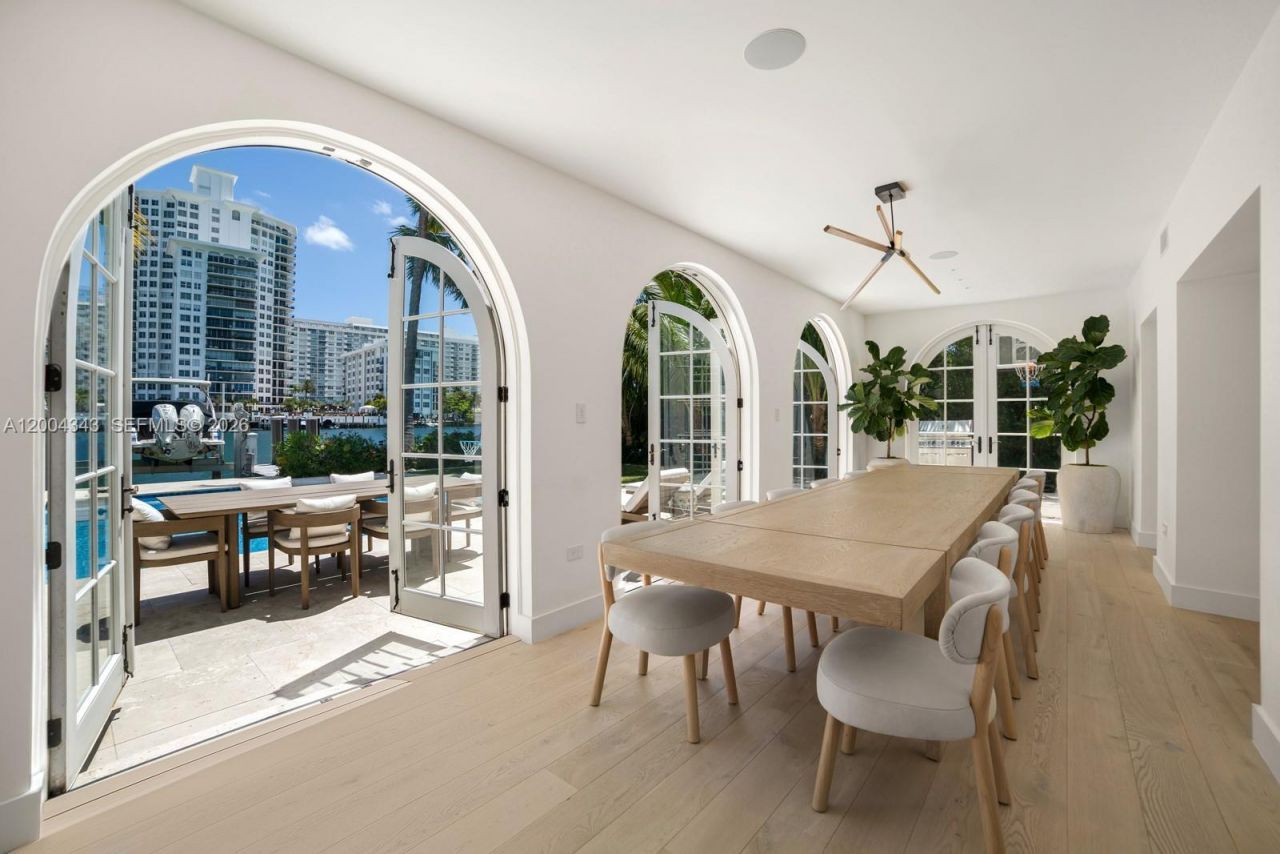 5763 Pine Tree Dr, Miami Beach, FL 33140 Photo