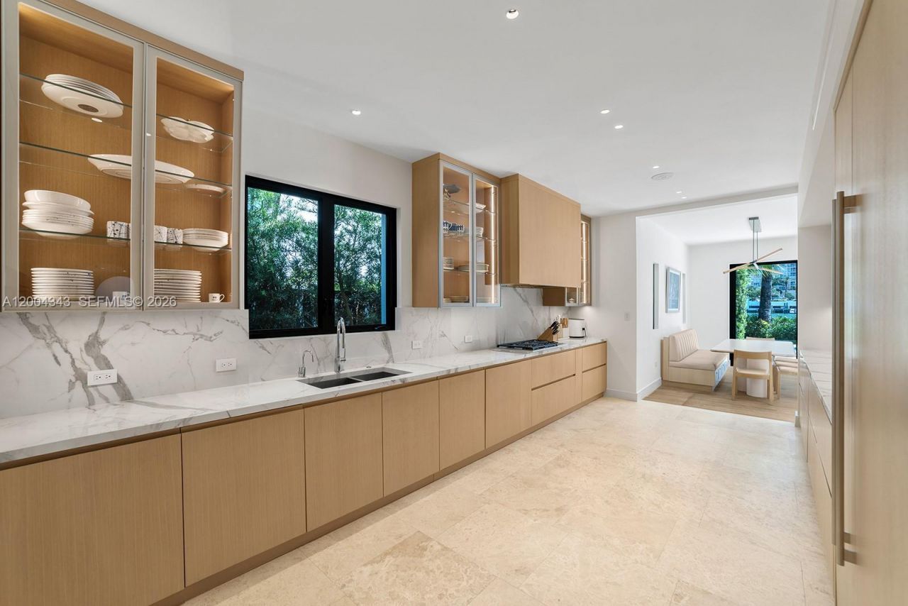5763 Pine Tree Dr, Miami Beach, FL 33140 Photo