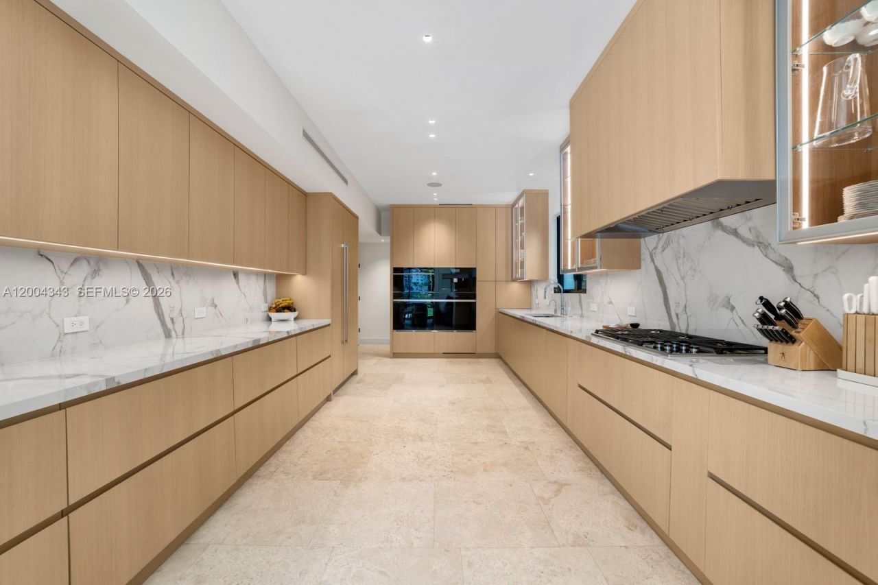 5763 Pine Tree Dr, Miami Beach, FL 33140 Photo