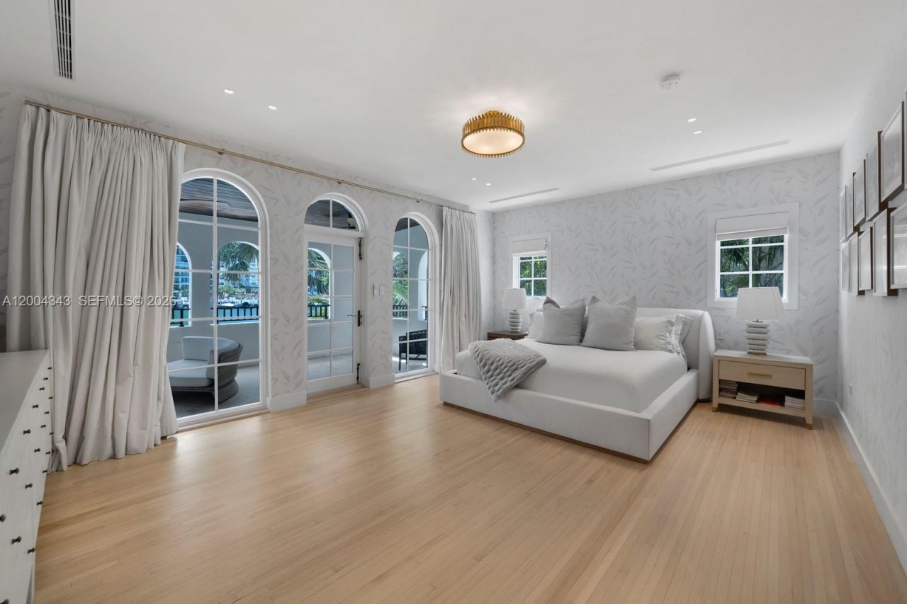 5763 Pine Tree Dr, Miami Beach, FL 33140 Photo