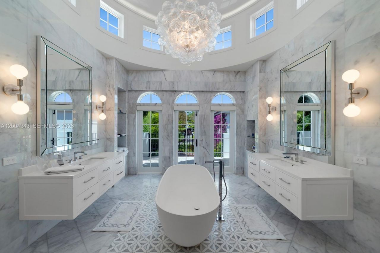 5763 Pine Tree Dr, Miami Beach, FL 33140 Photo
