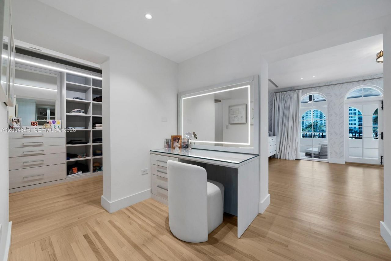 5763 Pine Tree Dr, Miami Beach, FL 33140 Photo