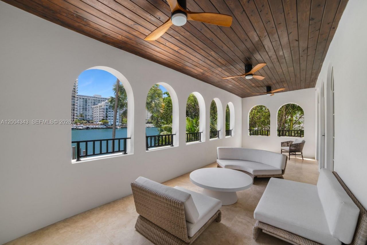5763 Pine Tree Dr, Miami Beach, FL 33140 Photo