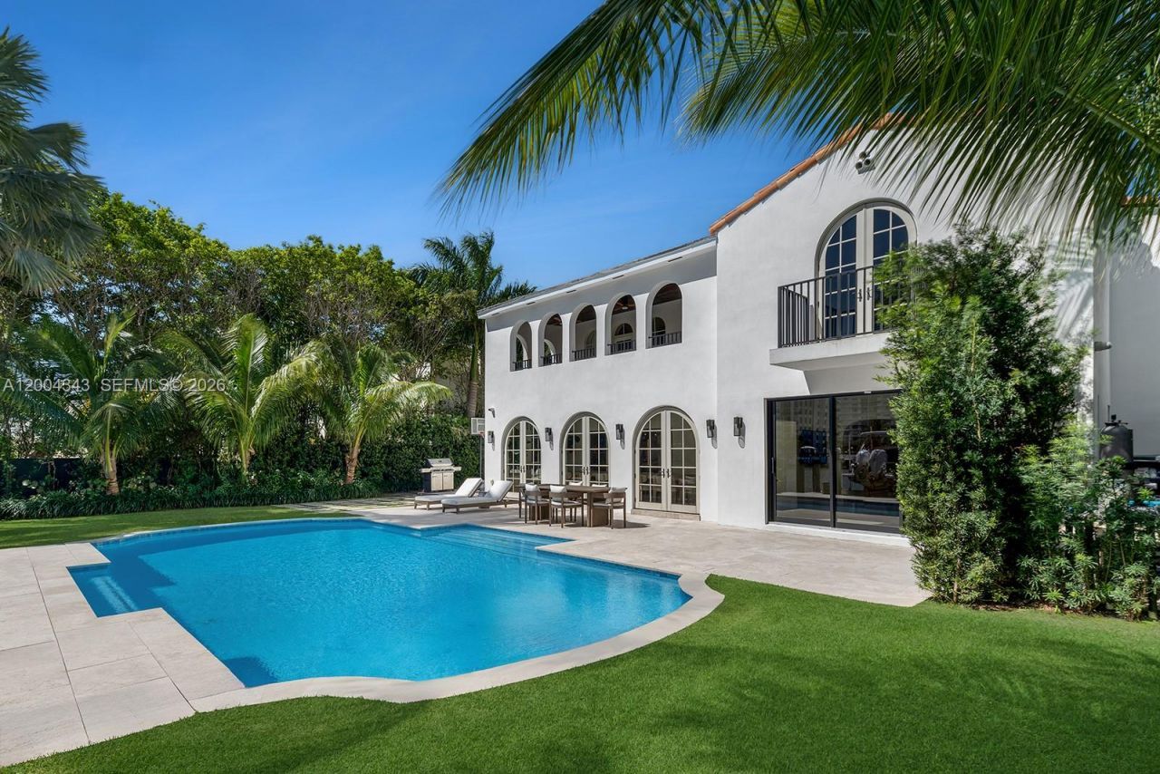5763 Pine Tree Dr, Miami Beach, FL 33140 Photo