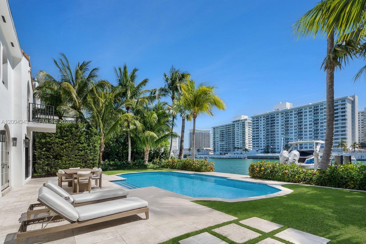 5763 Pine Tree Dr, Miami Beach, FL 33140 Photo