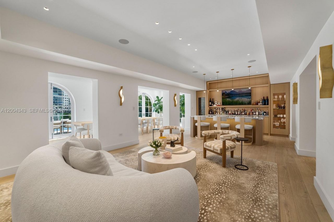 5763 Pine Tree Dr, Miami Beach, FL 33140 Photo