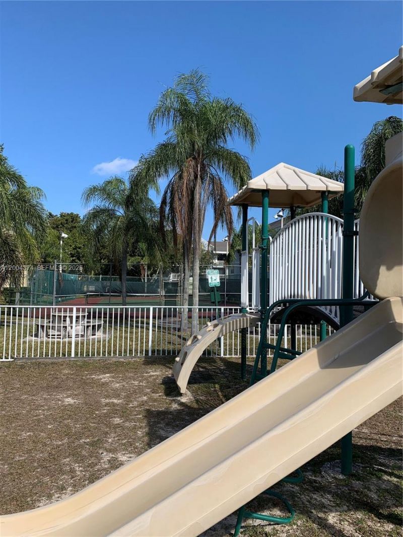 8660 SW 212th St, Unit 305, Cutler Bay, FL 33189 Photo