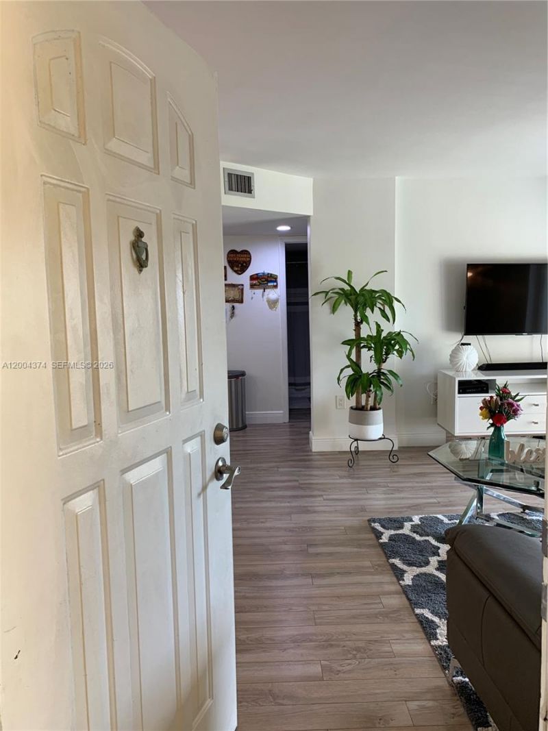 8660 SW 212th St, Unit 305, Cutler Bay, FL 33189 Photo
