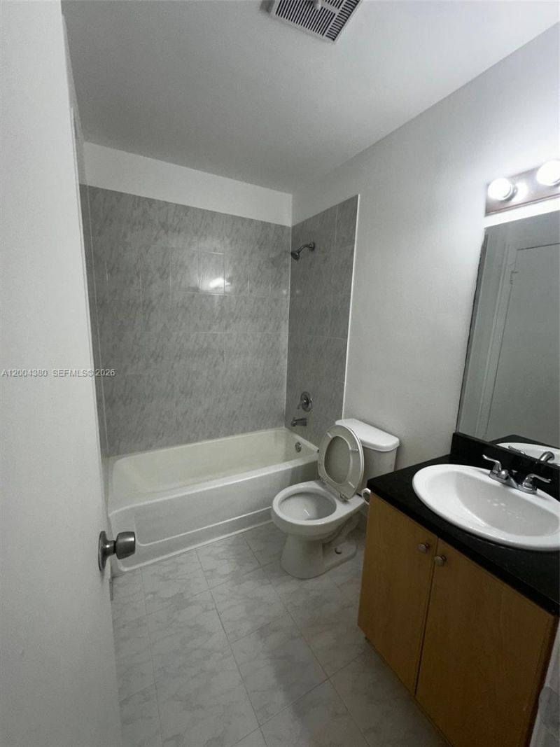 7220 NW 179th St , Unit 201, Hialeah, FL 33015 Photo