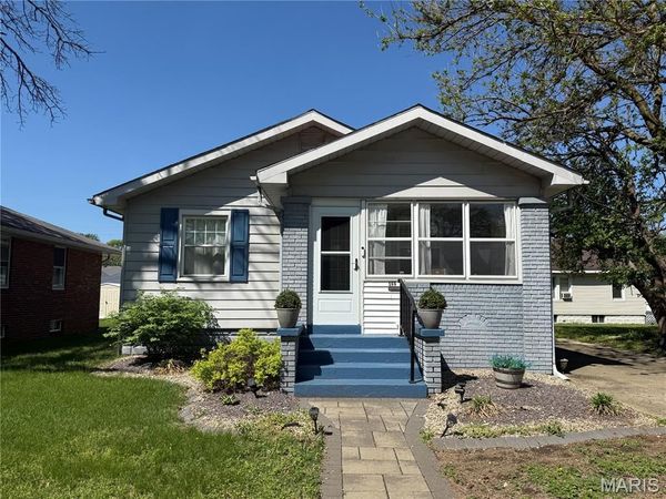 566 Hamilton Avenue , Wood River, IL 62095