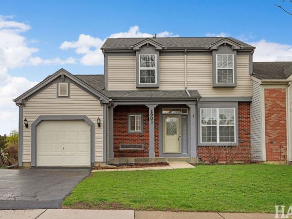 1901 BARNHILL Drive , Mundelein, IL 60060