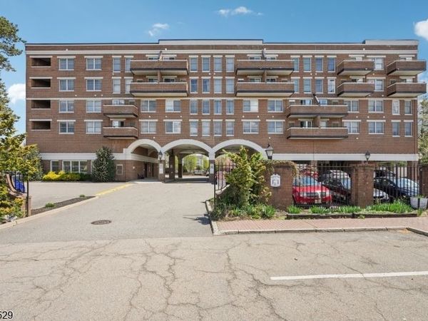 44 Iron Forge Sq, Pompton Lakes, NJ 07442