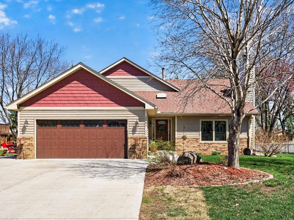 2541 Emerald Lane , Shakopee, MN 55379